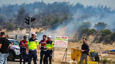 Foça’da orman yangını yerleşim yerlerine sıçradı: Evler tahliye edildi, 4 gözaltı!