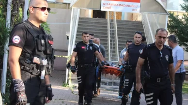 Husumetlisini camide namaz kılarken boğazını keserek öldürdü