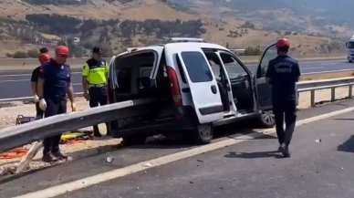 Bariyerler adeta ok gibi saplandı! Feci kaza 2 kişi hayatını kaybetti!