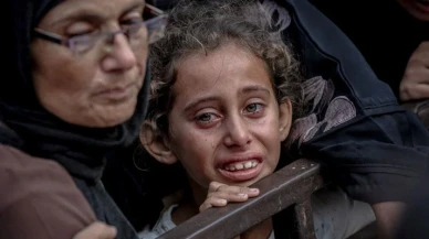 Gazze'de açlık savaşı: İsrail askeri, yemekleri bakın nereye gömmüş!