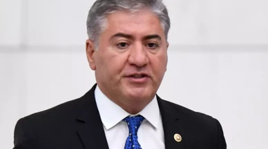 CHP Grup Başkanvekili Murat Emir, miting kürsüsünden düştü! Vücudunda kırıklar oluştu