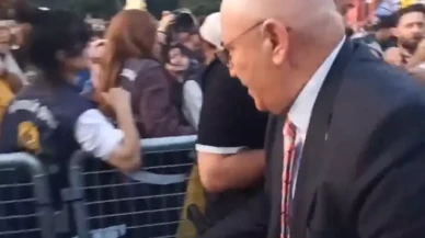 Mahmut Tanal bildiğiniz gibi! Polis barikatlarını böyle yıkıp geçti