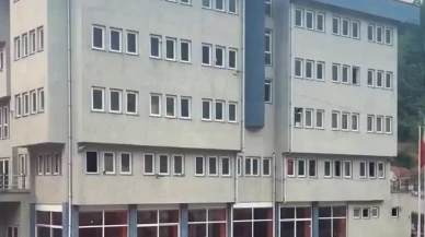 Devasa muhtarlık binasını gören vatandaş şaşıp kaldı