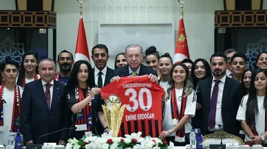 Cumhurbaşkanı Erdoğan, Yüksekovaspor'u kabul etti