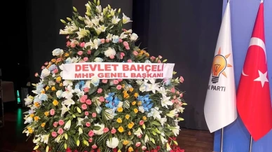 MHP'den AK Parti'ye sembollerle dolu hediye çiçek jesti