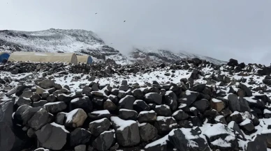 Eylülde mevsimin ilk karı yağdı, ortalık beyaza büründü