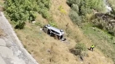 Bitlis’te feci kaza: otomobil şarampole devrildi