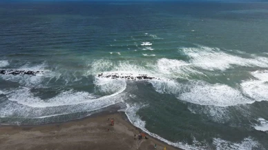 Dalga boyu 3 metreyi Buldu: Akçakoca Sahilleri'nde denize girmek yasak
