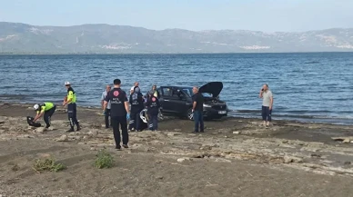 Bursa’da akaryakıt dökülen yolda kayan İznik Gölü’ne uçtu