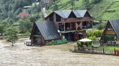 Rize’de sel ve heyelan: Ayder Yolu kapandı, köprü çöktü
