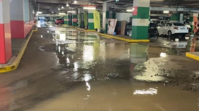 Kadıköy’de su borusu patladı: AVM otoparkını su bastı