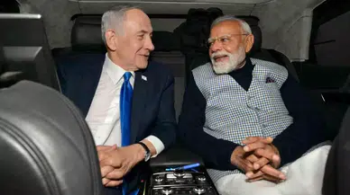 Netanyahu, Hindistan Başbakanı Modi’yi Hint kıyafetiyle karşıladı