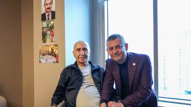 CHP Genel Başkanı Özgür Özel, Hikmet Çetin’i hastanede ziyaret etti