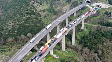 Kocaeli'de zincirleme kaza: Trafik durdu
