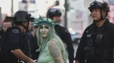 ABD’de “Krallara hayır” protestoları: Milyonlar Trump karşıtı sloganlar attı