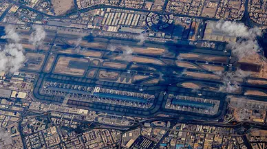 İran’a ait İHA’ların Dubai Uluslararası Havalimanı’nı hedef aldığı iddia edildi, uçuşlar askıya alındı