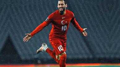 Hakan Çalhanoğlu sahalara döndü: Romanya maçında ilk 11’e yakın