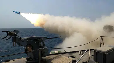 İran, o ülkenin gemilerinin Hürmüz Boğazı'ndan geçişine izin verdi!