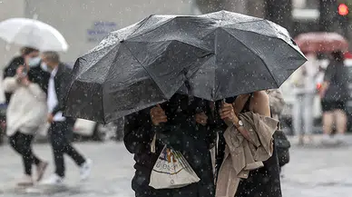 AKOM’dan İstanbul için saatli uyarı: Kuvvetli yağmur ve fırtına bekleniyor
