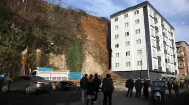 Trabzon’da heyelan: Kaya parçaları eve zarar verdi