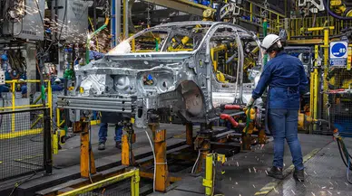 Otomotiv devinden şaşırtan karar: Üretimi durdurdu, binlerce kişi işten çıkarılıyor