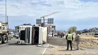 Tekirdağ’da kaza: Ayçiçeği yüklü tır devrildi