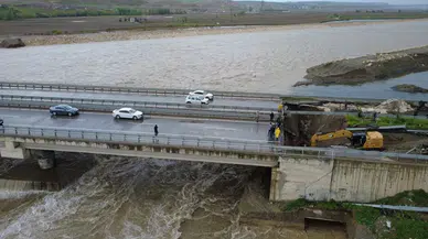 Sağanak sonrası yol çöktü! Kritik güzergah trafiğe kapatıldı