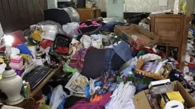 Biriktirdiği eşyaların altında kaldı, hayatını kaybetti