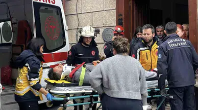 Dengesini kaybeden genç 2 metreden yükseklikten düştü