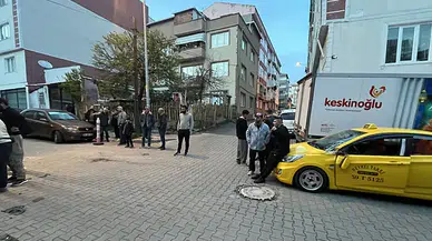 Çorlu’da harç makinesi taksinin üzerine düştü