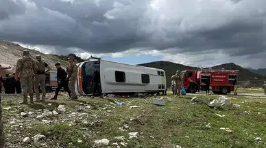 Diyarbakır’da midibüs şarampole devrildi: 1 kişi hayatını kaybetti