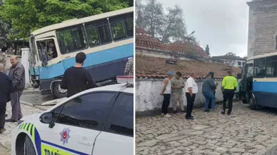 Freni patlayan dolmuş tarihi hamama çarptı