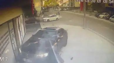 İzmit'te kontrolden çıkan otomobil danışmanlık merkezine daldı