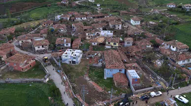 Çorum’da hortum felaketi: Evler zarar gördü, 5 kişi yaralandı