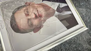 Kılıçdaroğlu’nun ekibi genel merkeze giriş yaptı: Ekibi çikolata dağıttı
