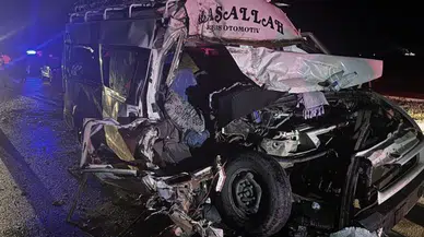 Aksaray’da tarım işçilerini taşıyan minibüs tır ile çarpıştı: 12 yaralı