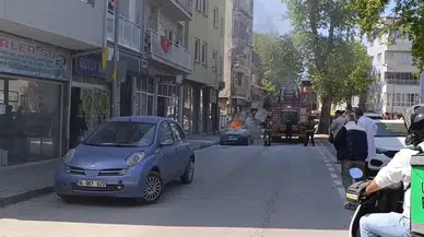 Bursa’da park halindeki araç alevlere teslim oldu