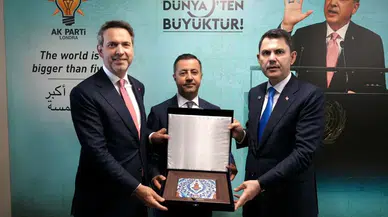 Murat Kurum ve Alparslan Bayraktar, Londra’da AK Parti teşkilatıyla bir araya geldi