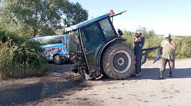 Tokat’ta traktör ile otomobil çarpışt: Traktör ikiye bölündü