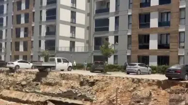 Bursa'da inşaatın yanındaki istinat duvarı çöktü