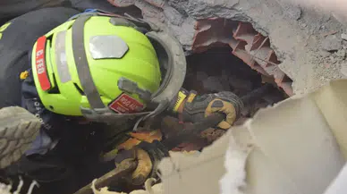 Venezuela'da depremde enkaz altında kalan 21 yaşındaki genç sağ kurtarıldı