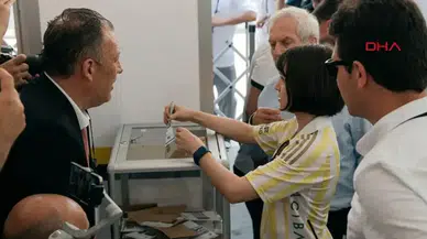 Fenerbahçe'de seçim heyecanı: Aziz Yıldırım oyunu kullandı