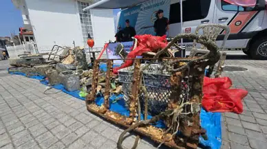 Bursa'da deniz dibinden 2,5 ton atık toplandı