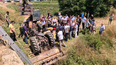 Bursa'da traktör köprüden uçtu, sürücü son anda kurtarıldı