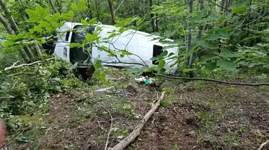 Ordu'da kontrolden çıkan minibüs şarampole devrildi: 11 kişi yaralandı