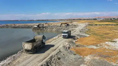 Van Gölü temizliğinde önemli aşama: 2,1 milyon metreküp dip çamuru temizlendi