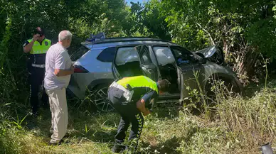 Bursa'da lastiği patlayan cip şarampole yuvarlandı: 3 Yaralı