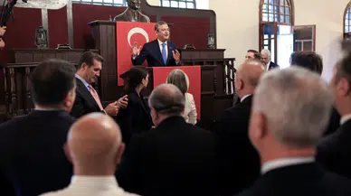 Özgür Özel, 91 milletvekilli YENİ Parti'nin ilk genel başkanı seçildi