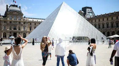Louvre'daki Apollo Galerisi mücevhersiz yeniden açılıyor: Resim ve heykeller sergilenecek