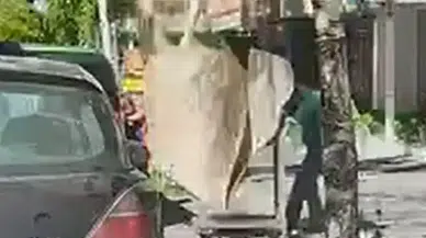 Erzurum'da inanılmaz olay: 7'nci kattan kafasına halı düştü